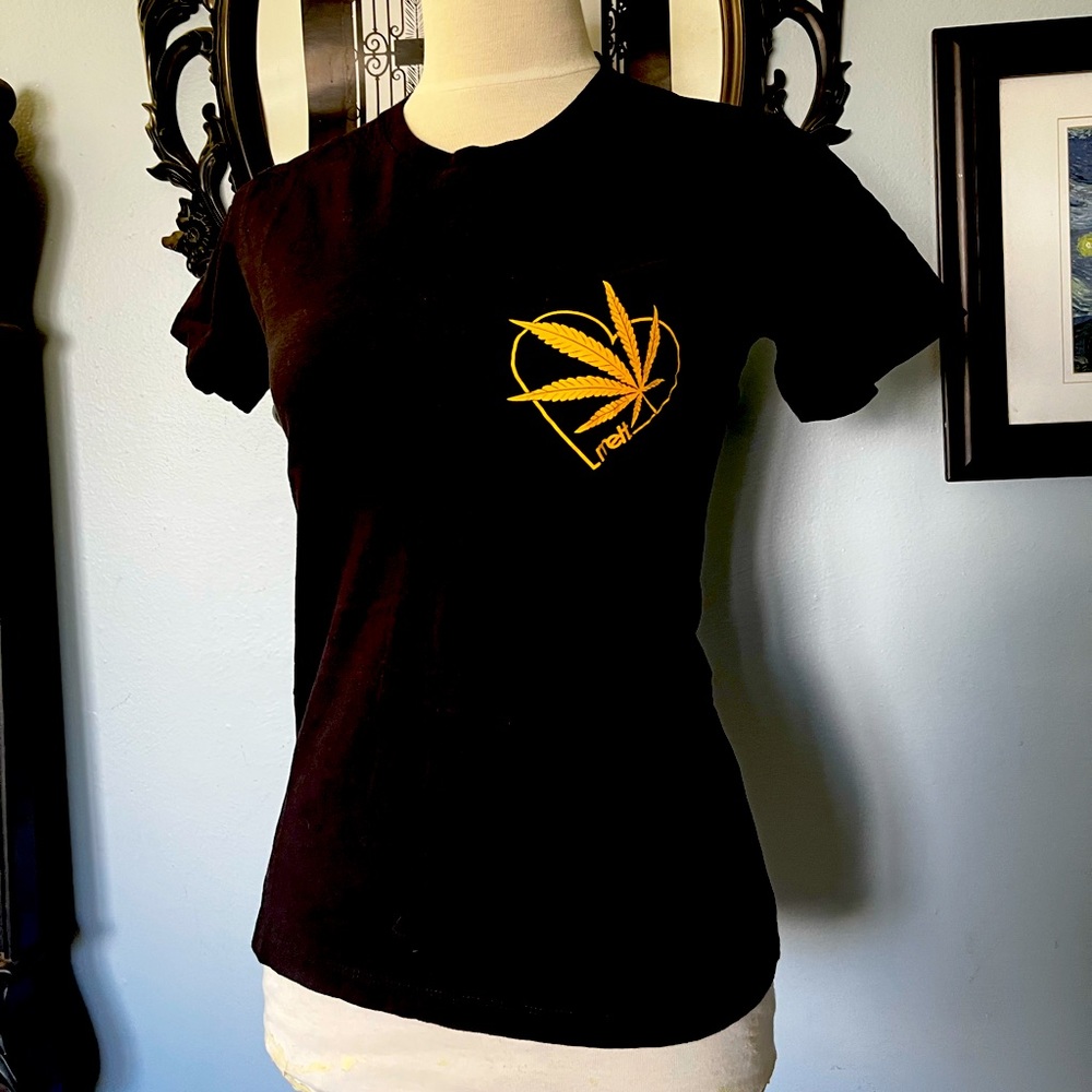 Melt Cosmetics Puff Puff Pass 420 Medium Women’s Tee